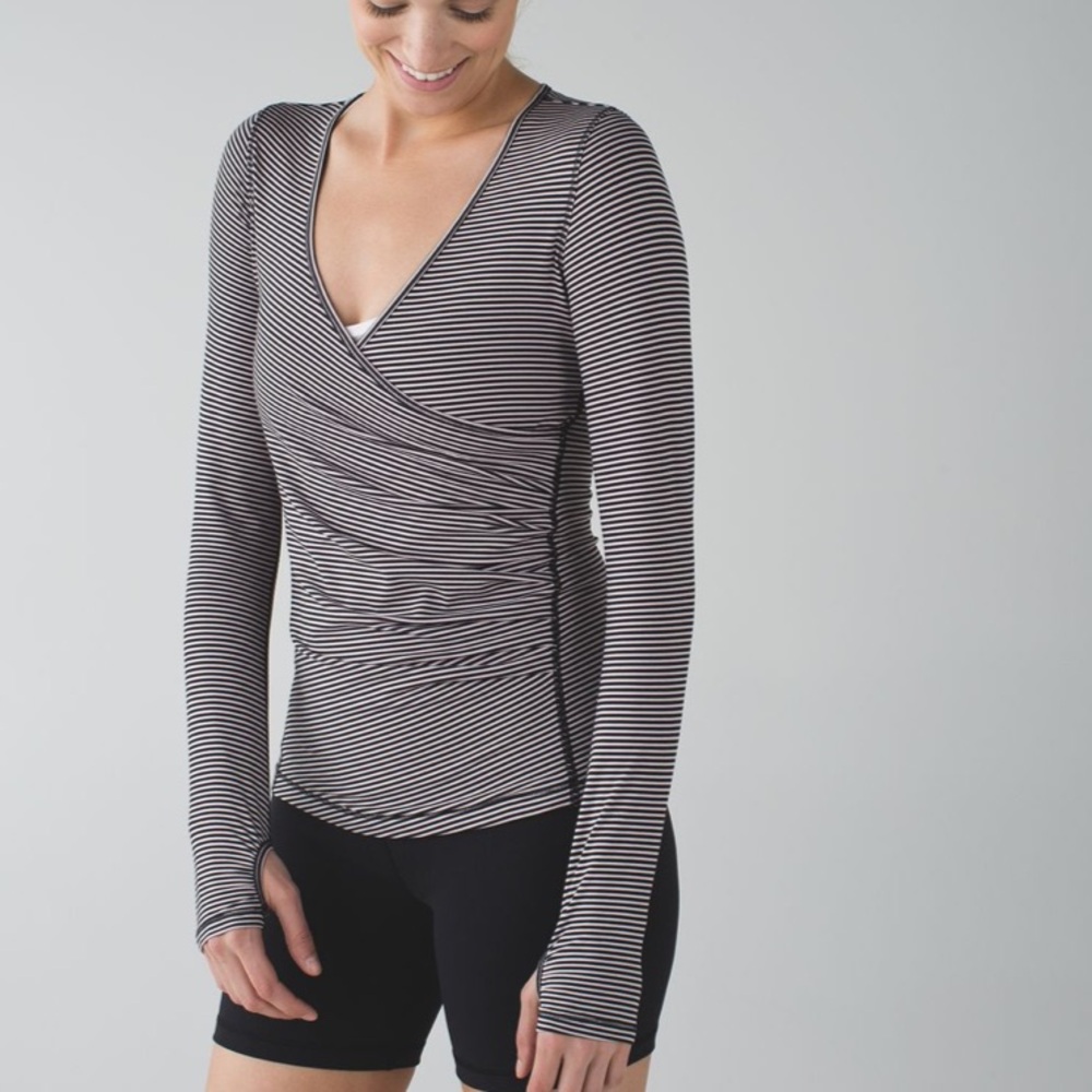 Lululemon Sunset Salutation Long Sleeve
Mini Pop Stripe Black Mink Berry size 4